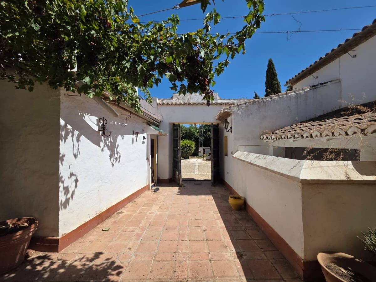 8 quarto Comercial para venda em Antequera com piscina garagem - 795 000 € (Ref: 10045849)