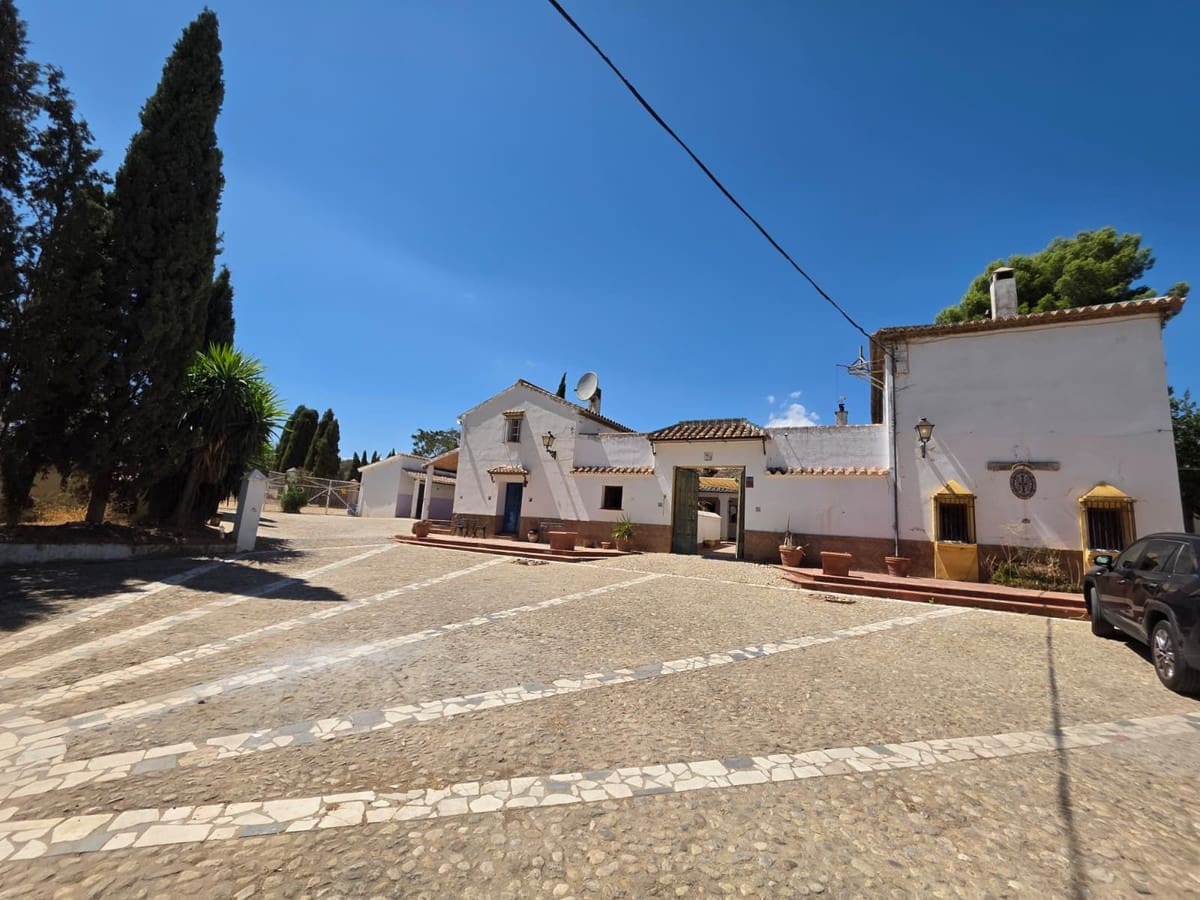 8 quarto Comercial para venda em Antequera com piscina garagem - 795 000 € (Ref: 10045849)