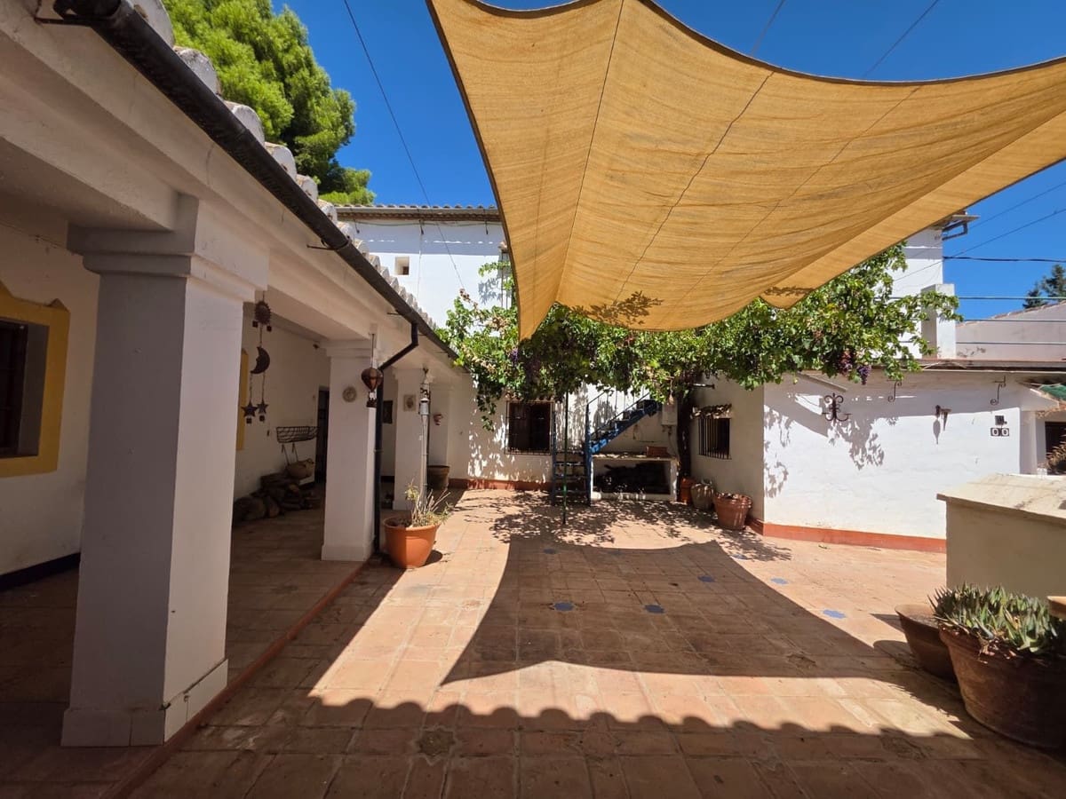 8 quarto Comercial para venda em Antequera com piscina garagem - 795 000 € (Ref: 10045849)