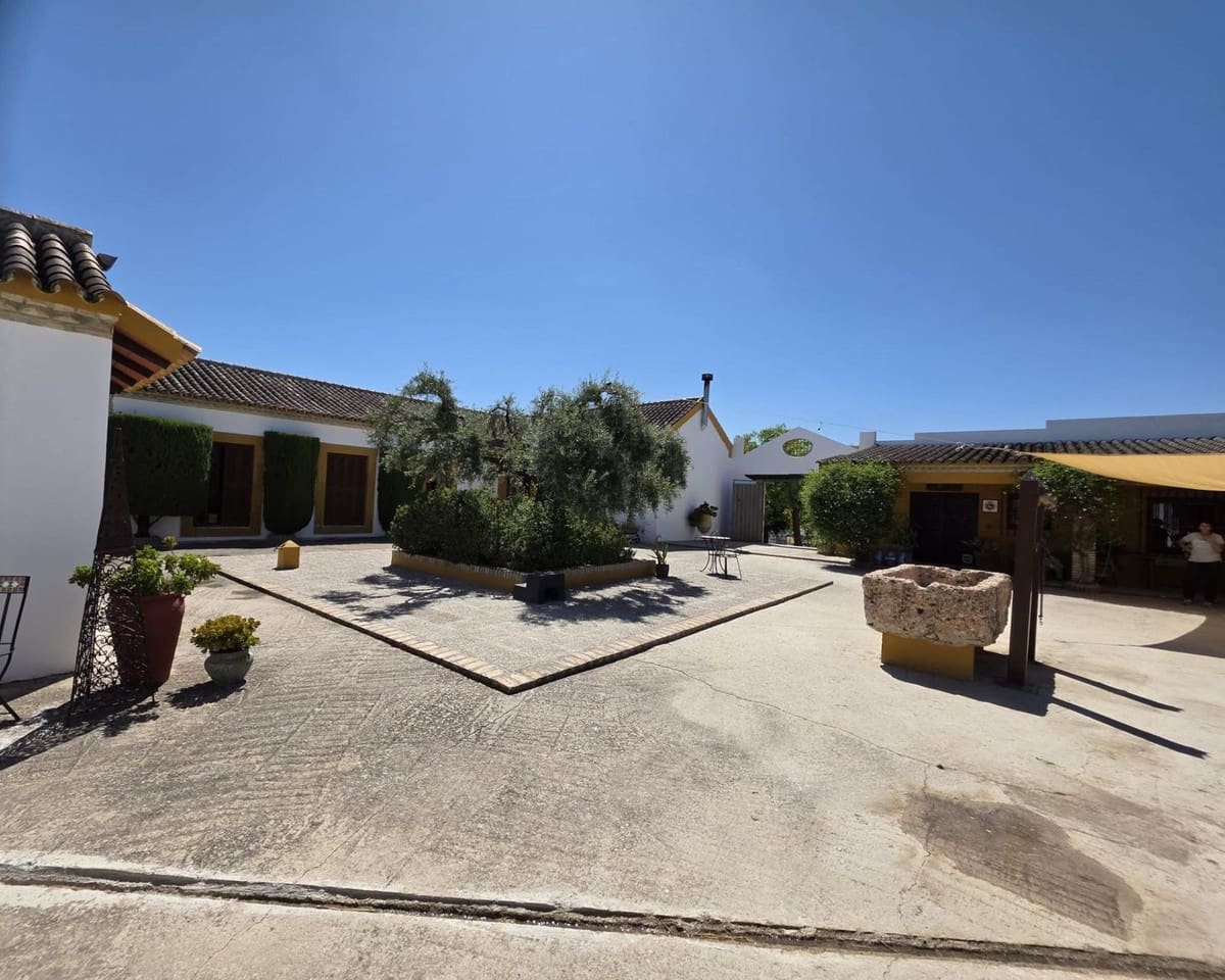 Finca/Casa Rural de 4 habitaciones en Morón de la Frontera en venta con piscina - 699.000 € (Ref: 10048199)