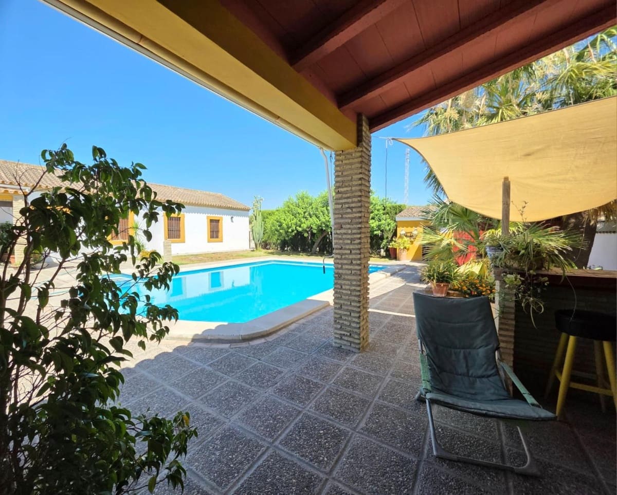 Finca/Casa Rural de 4 habitaciones en Morón de la Frontera en venta con piscina - 699.000 € (Ref: 10048199)