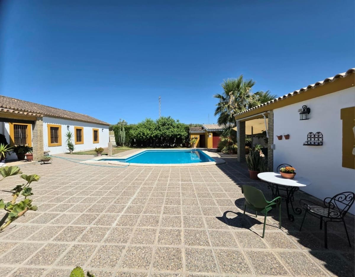 4 soverom Kommersiell til salgs i Moron de la Frontera med svømmebasseng - € 699 000 (Ref: 10048200)