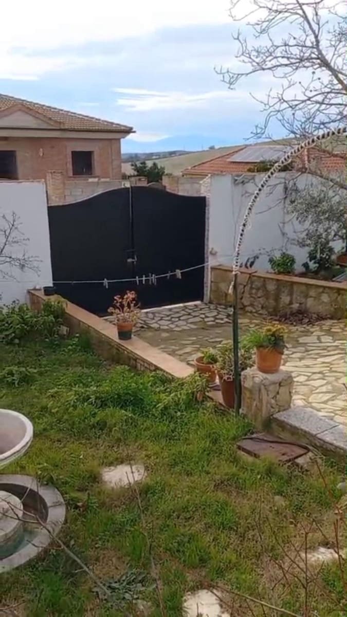 4 chambre Villa/Maison à vendre à Linares avec piscine garage - 135 000 € (Ref: 10136402)