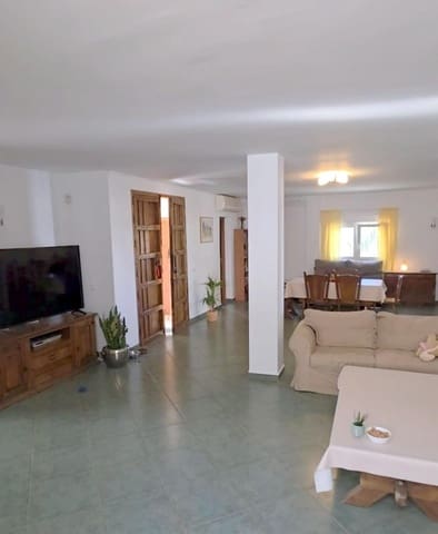 6 soverom Villa til salgs i Alhaurín de la Torre med svømmebasseng garasje - € 850 000 (Ref: 10144893)