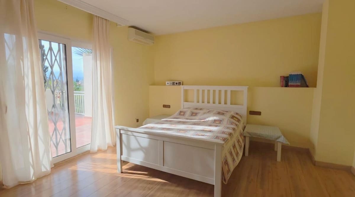6 soverom Villa til salgs i Alhaurin de la Torre med svømmebasseng garasje - € 850 000 (Ref: 10144893)