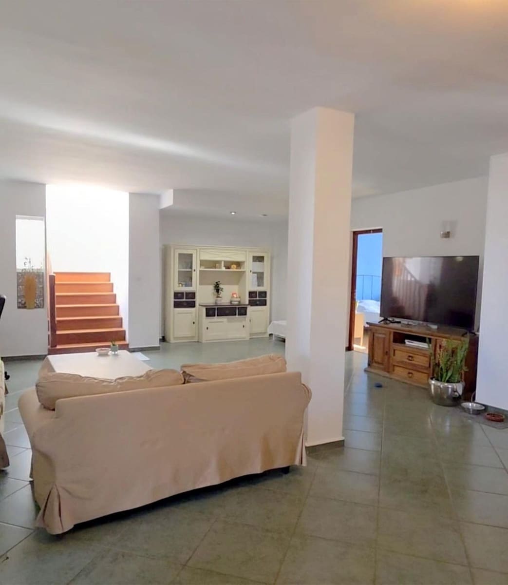 6 soverom Villa til salgs i Alhaurin de la Torre med svømmebasseng garasje - € 850 000 (Ref: 10144893)