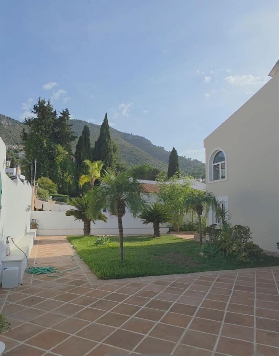 6 soverom Villa til salgs i Alhaurin de la Torre med svømmebasseng garasje - € 850 000 (Ref: 10144893)