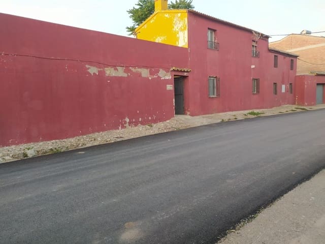 Pareado de 7 habitaciones en Villanueva del Trabuco en venta con garaje - 96.000 € (Ref: 10145023)