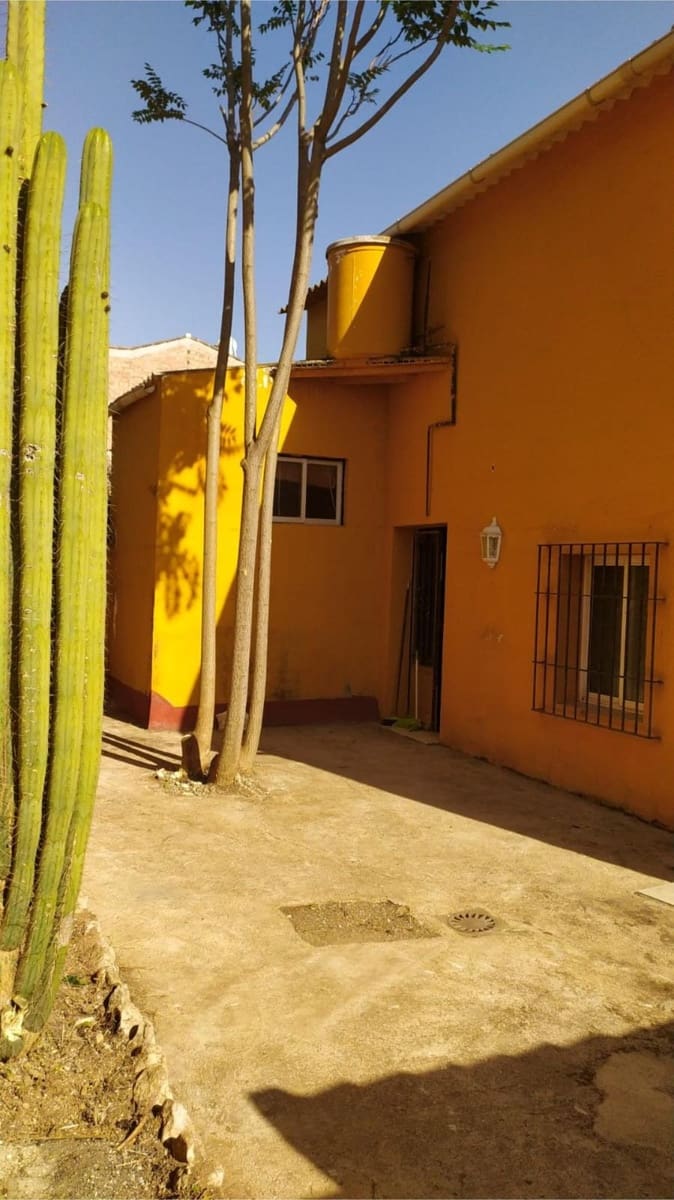 7 bedroom Semi-detached Villa for sale in Villanueva del Trabuco with garage - € 96,000 (Ref: 10145023)
