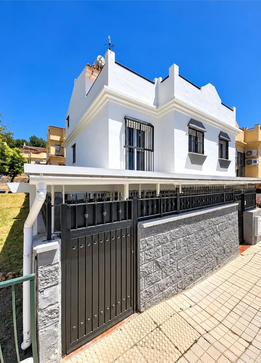 4 quarto Moradia Geminada para venda em Estacion de Cartama com piscina - 380 000 € (Ref: 10163610)