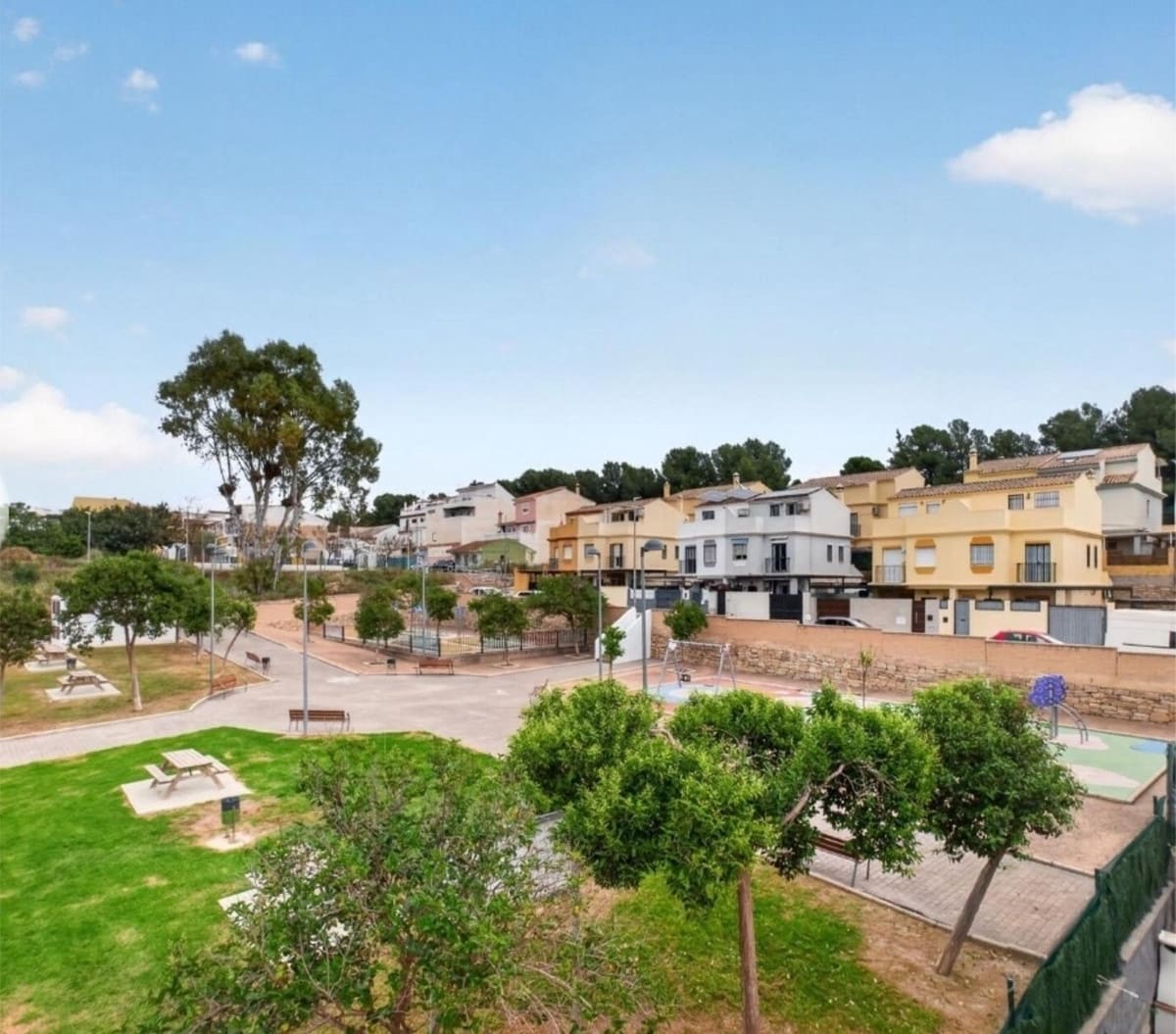 4 quarto Moradia Geminada para venda em Estacion de Cartama com piscina - 380 000 € (Ref: 10163610)