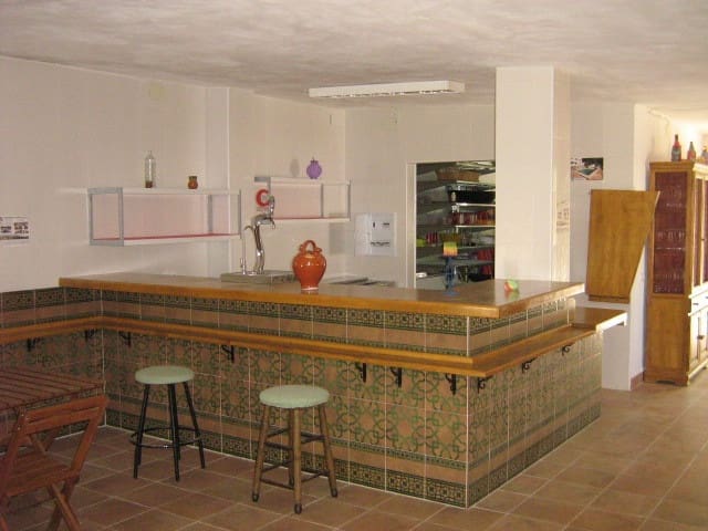 27 bedroom Commercial for sale in Loja with pool - € 1,250,000 (Ref: 4189824)