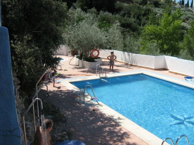 27 bedroom Commercial for sale in Loja with pool - € 1,250,000 (Ref: 4189824)
