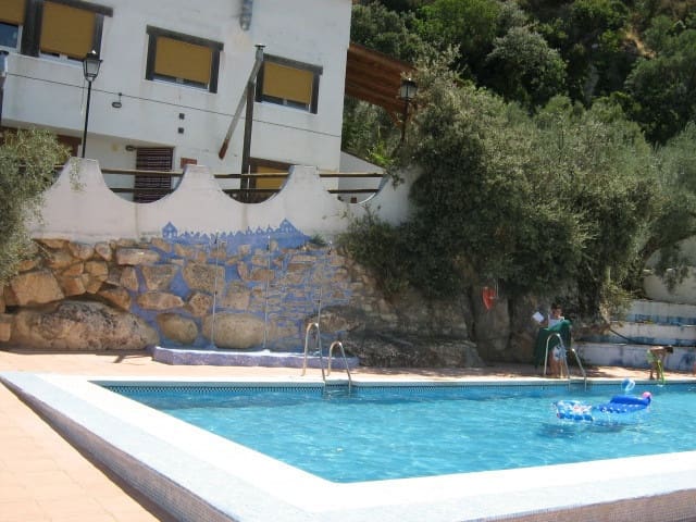 27 bedroom Commercial for sale in Loja with pool - € 1,250,000 (Ref: 4189824)