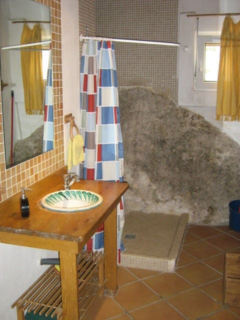 27 bedroom Commercial for sale in Loja with pool - € 1,250,000 (Ref: 4189824)