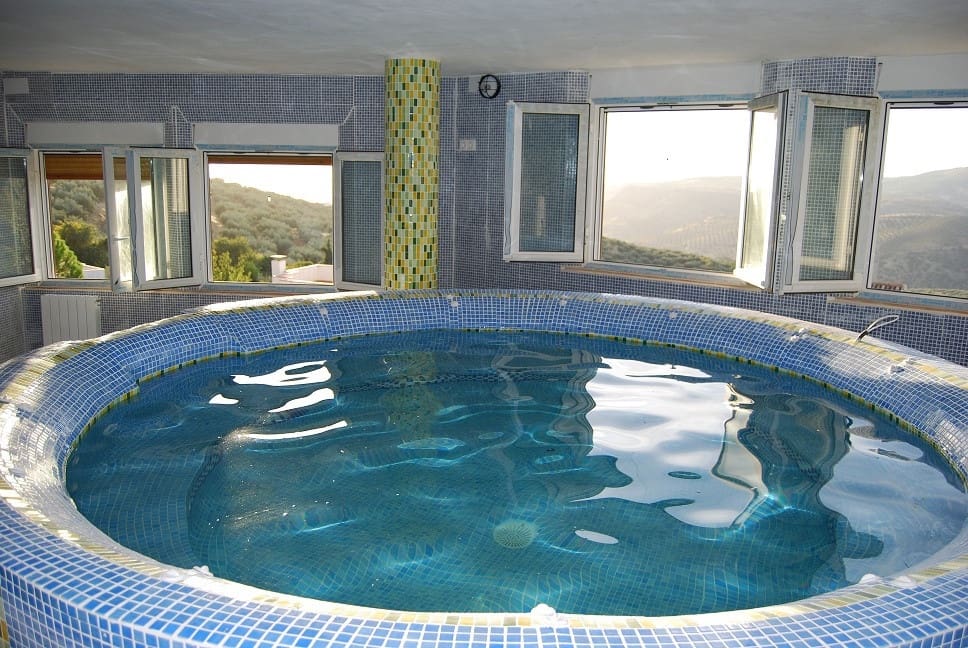 27 bedroom Commercial for sale in Loja with pool - € 1,250,000 (Ref: 4189824)