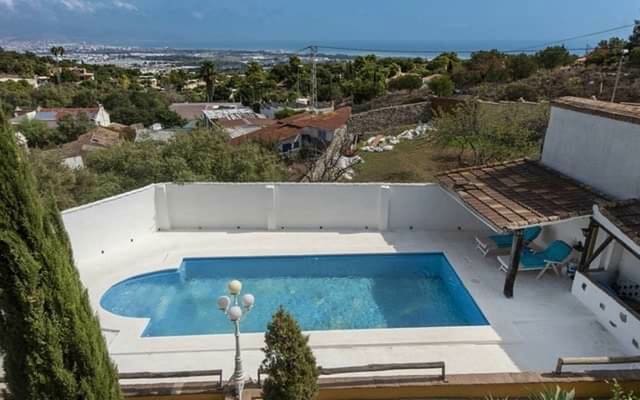 3 soverom Villa til salgs i Málaga by med svømmebasseng garasje - € 840 000 (Ref: 4680055)