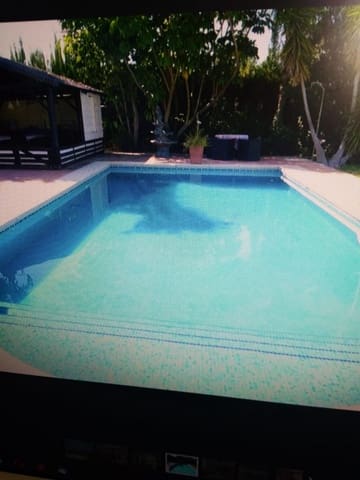 5 Zimmer Villa zu verkaufen in Estepona mit Pool - 1.200.000 € (Ref: 6227969)
