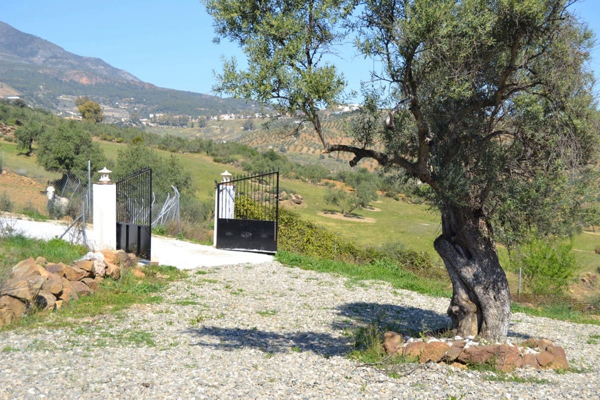 3 sovrum Villa till salu i Tolox med garage - 225 000 € (Ref: 6305670)