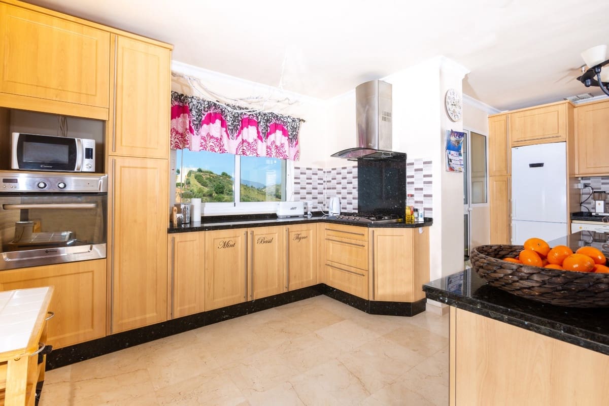 4 soverom Hus til salgs i Fuengirola med svømmebasseng garasje - € 424 500 (Ref: 6305671)