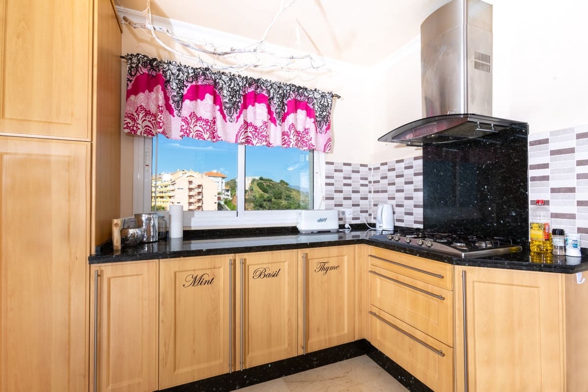 4 soverom Hus til salgs i Fuengirola med svømmebasseng garasje - € 424 500 (Ref: 6305671)