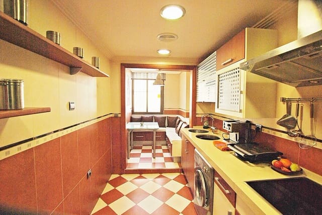 3 bedroom Apartment for sale in Fuengirola with garage - € 685,000 (Ref: 6758251)