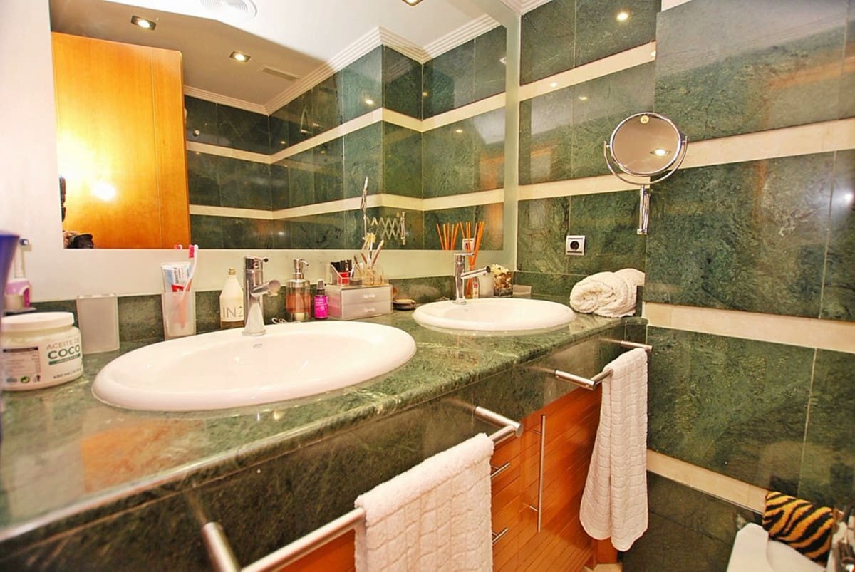3 bedroom Apartment for sale in Fuengirola with garage - € 685,000 (Ref: 6758251)