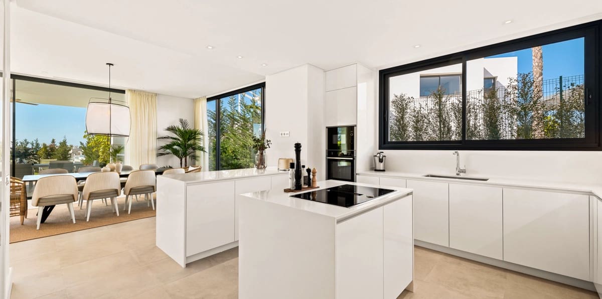 5 slaapkamer Villa te koop in Cabopino met zwembad garage - € 2.650.000 (Ref: 6791809)