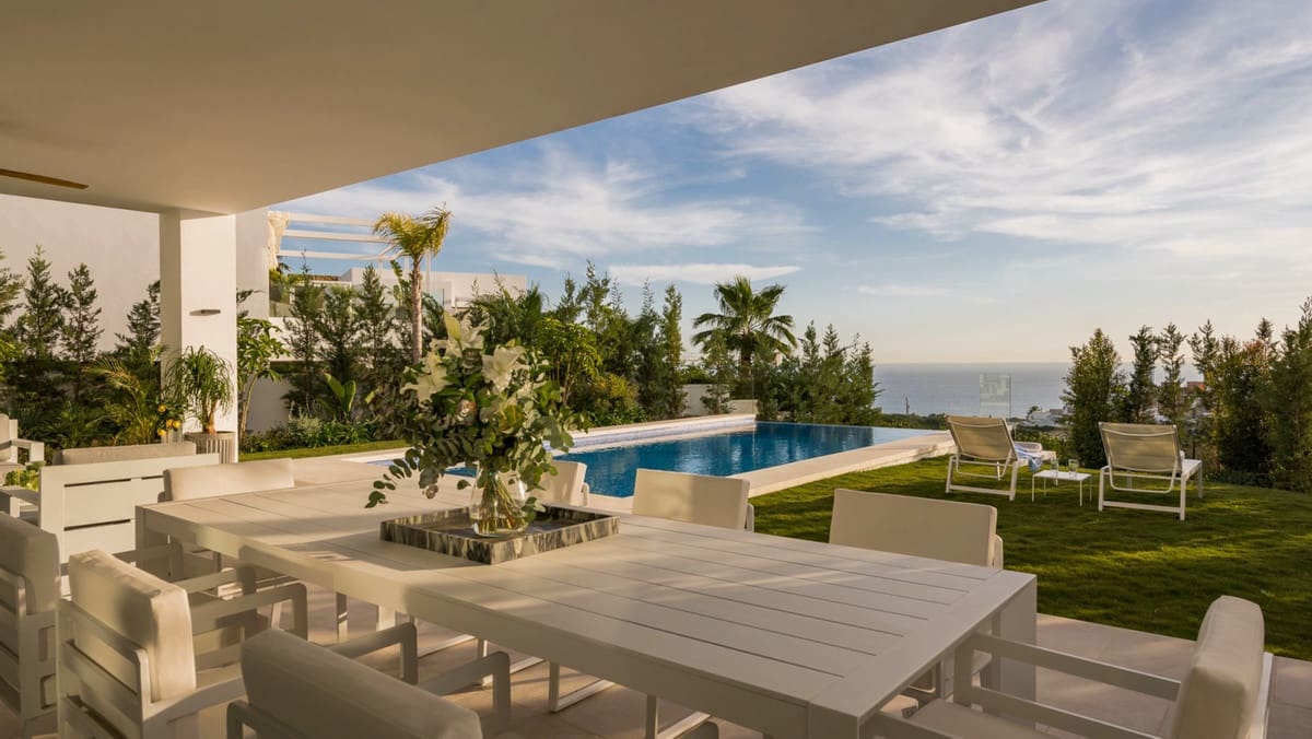 5 bedroom Villa for sale in Cabopino with pool garage - € 2,650,000 (Ref: 6791809)