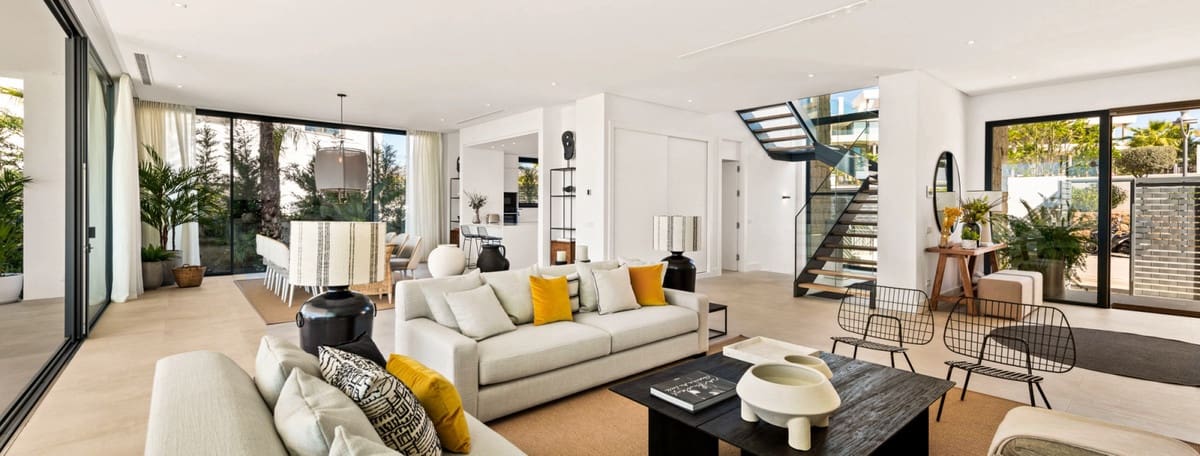 5 bedroom Villa for sale in Cabopino with pool garage - € 2,650,000 (Ref: 6791809)