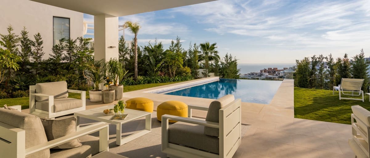 5 bedroom Villa for sale in Cabopino with pool garage - € 2,650,000 (Ref: 6791809)