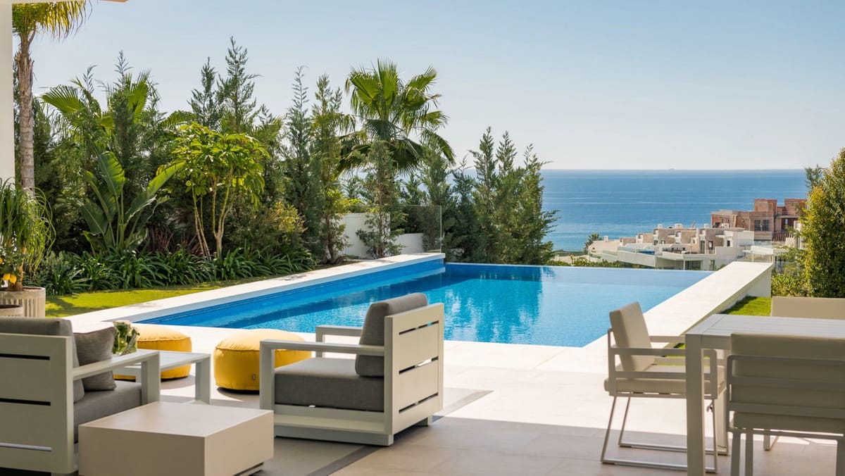 5 bedroom Villa for sale in Cabopino with pool garage - € 2,650,000 (Ref: 6791809)