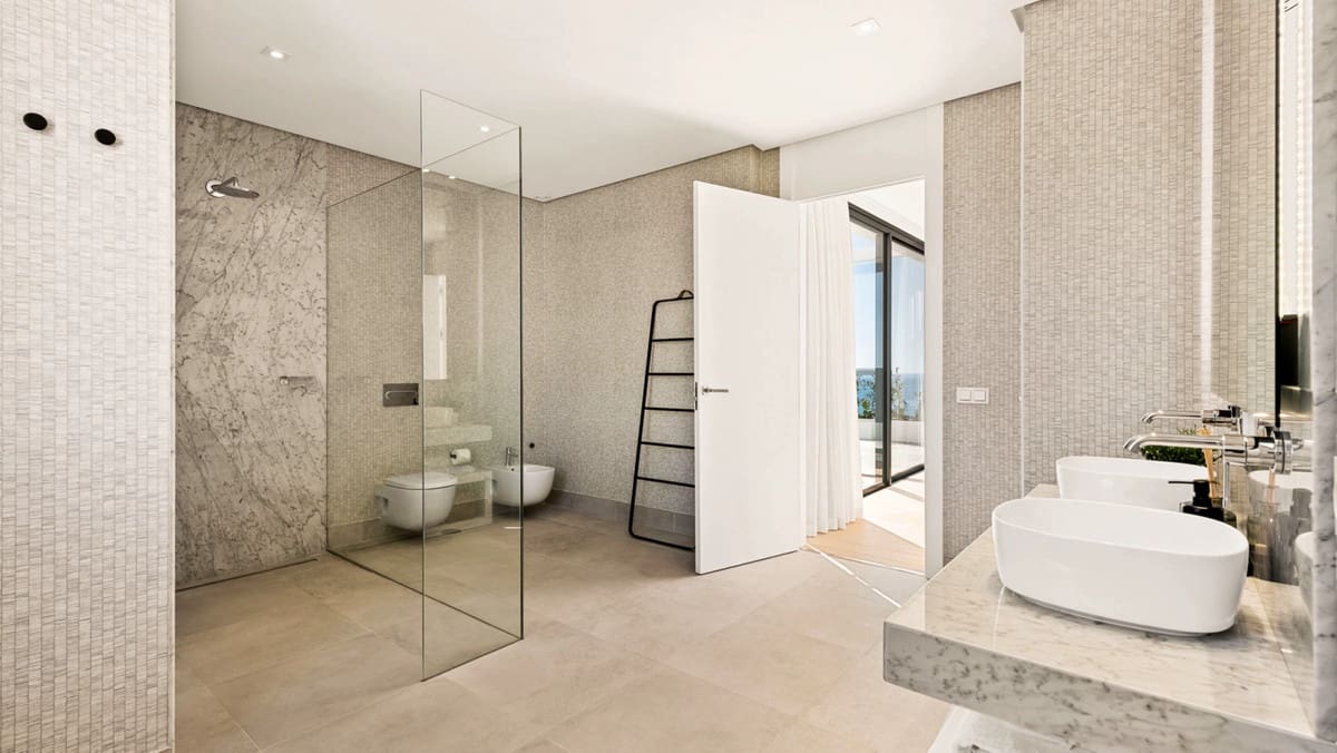 5 bedroom Villa for sale in Cabopino with pool garage - € 2,650,000 (Ref: 6791809)