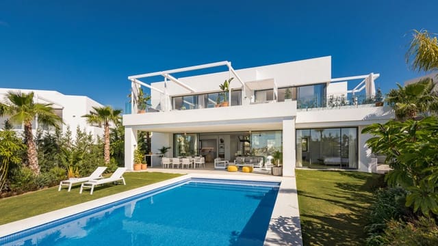 5 bedroom Villa for sale in Cabopino, Marbella with pool garage - € 2,650,000 (Ref: 6791809)