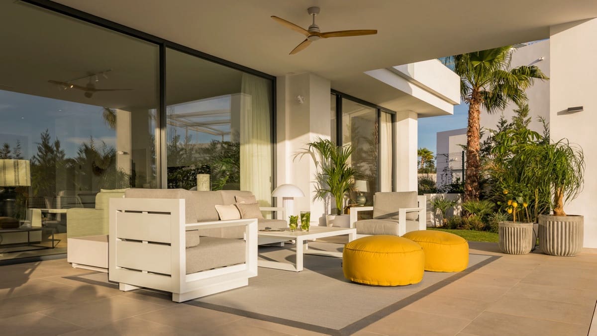 5 bedroom Villa for sale in Cabopino with pool garage - € 2,650,000 (Ref: 6791809)