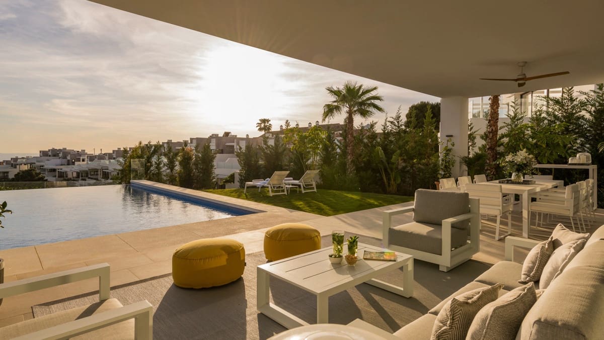 5 bedroom Villa for sale in Cabopino with pool garage - € 2,650,000 (Ref: 6791809)