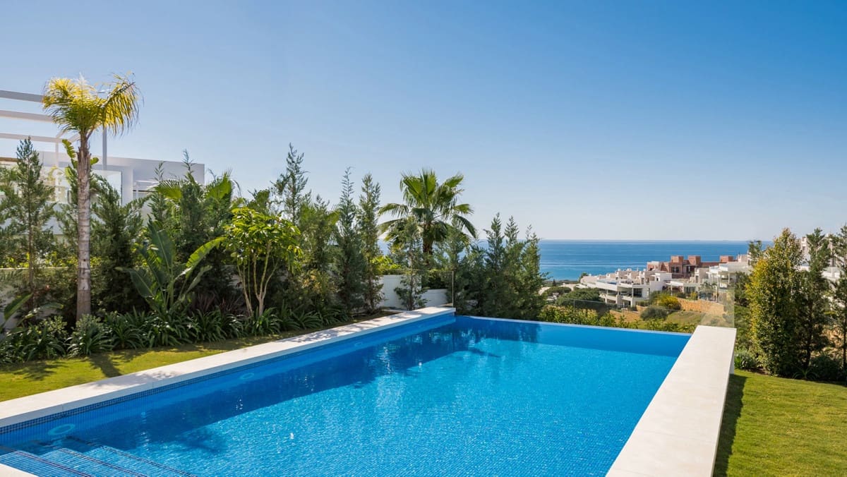 5 bedroom Villa for sale in Cabopino with pool garage - € 2,650,000 (Ref: 6791809)