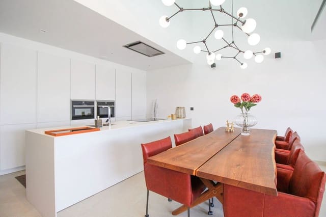 Casa de 5 habitaciones en Estepona en venta con piscina garaje - 2.000.000 € (Ref: 6980243)