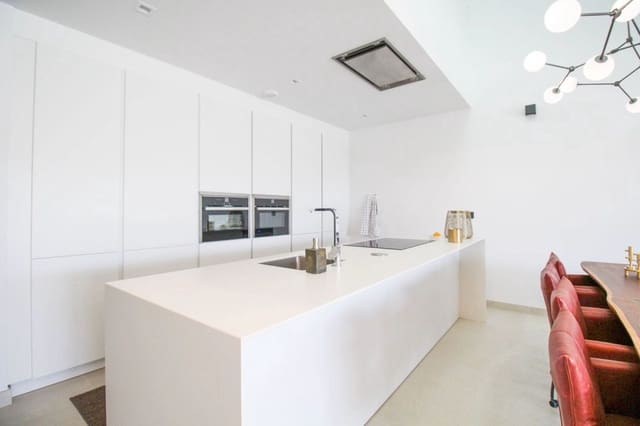 Casa de 5 habitaciones en Estepona en venta con piscina garaje - 2.000.000 € (Ref: 6980243)