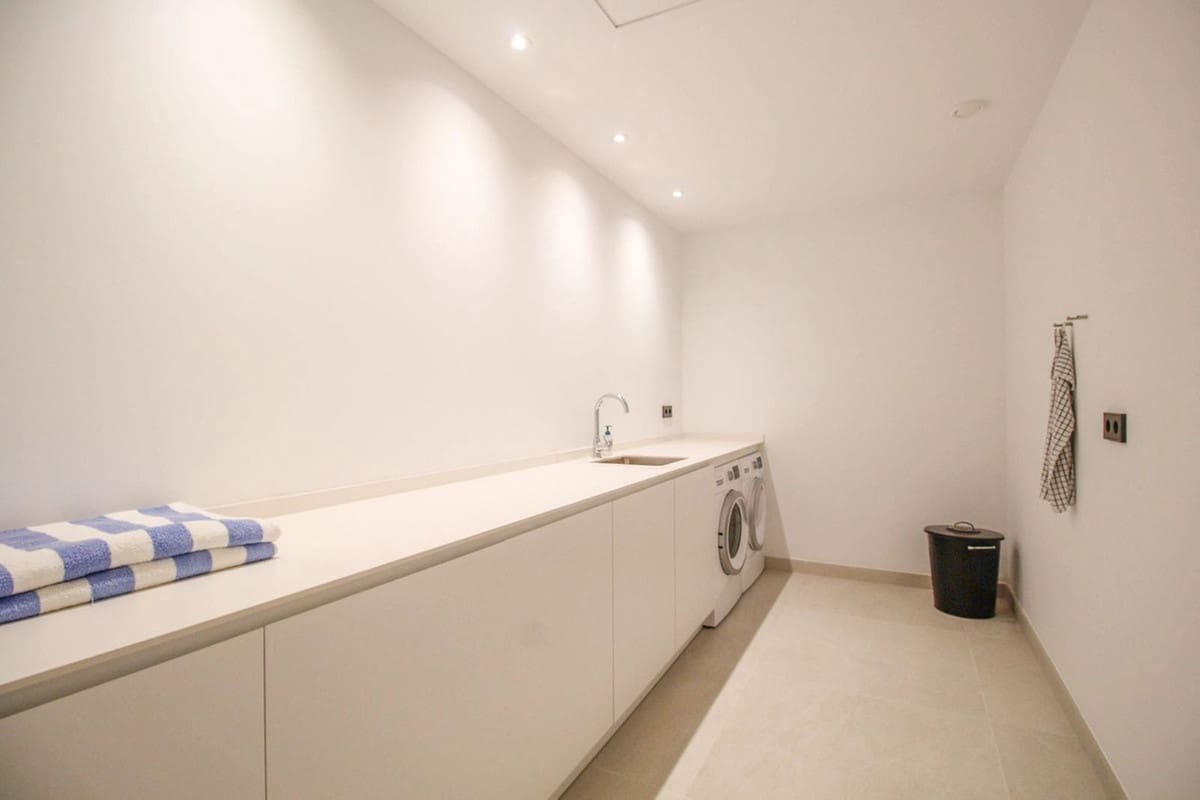 Casa de 5 habitaciones en Estepona en venta con piscina garaje - 2.000.000 € (Ref: 6980243)