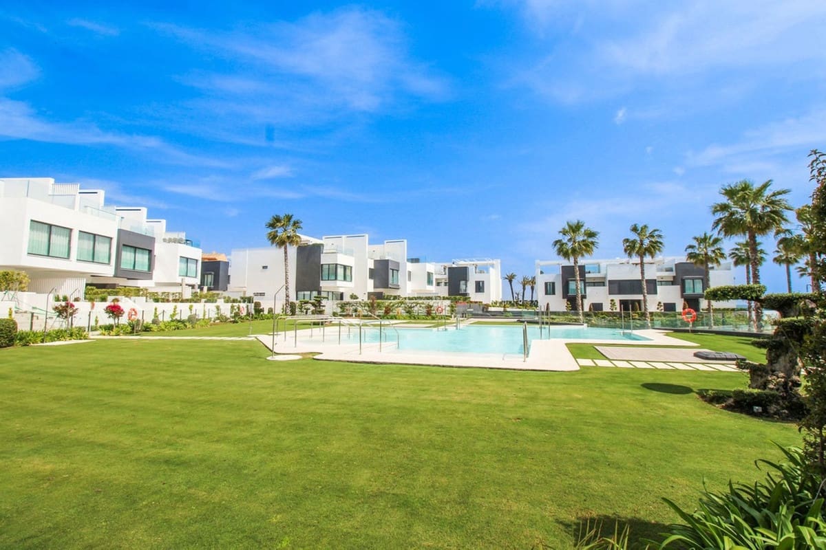 Casa de 5 habitaciones en Estepona en venta con piscina garaje - 2.000.000 € (Ref: 6980243)