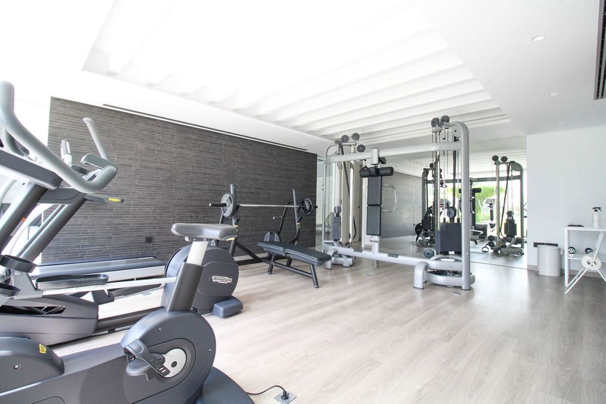 Casa de 5 habitaciones en Estepona en venta con piscina garaje - 2.000.000 € (Ref: 6980243)