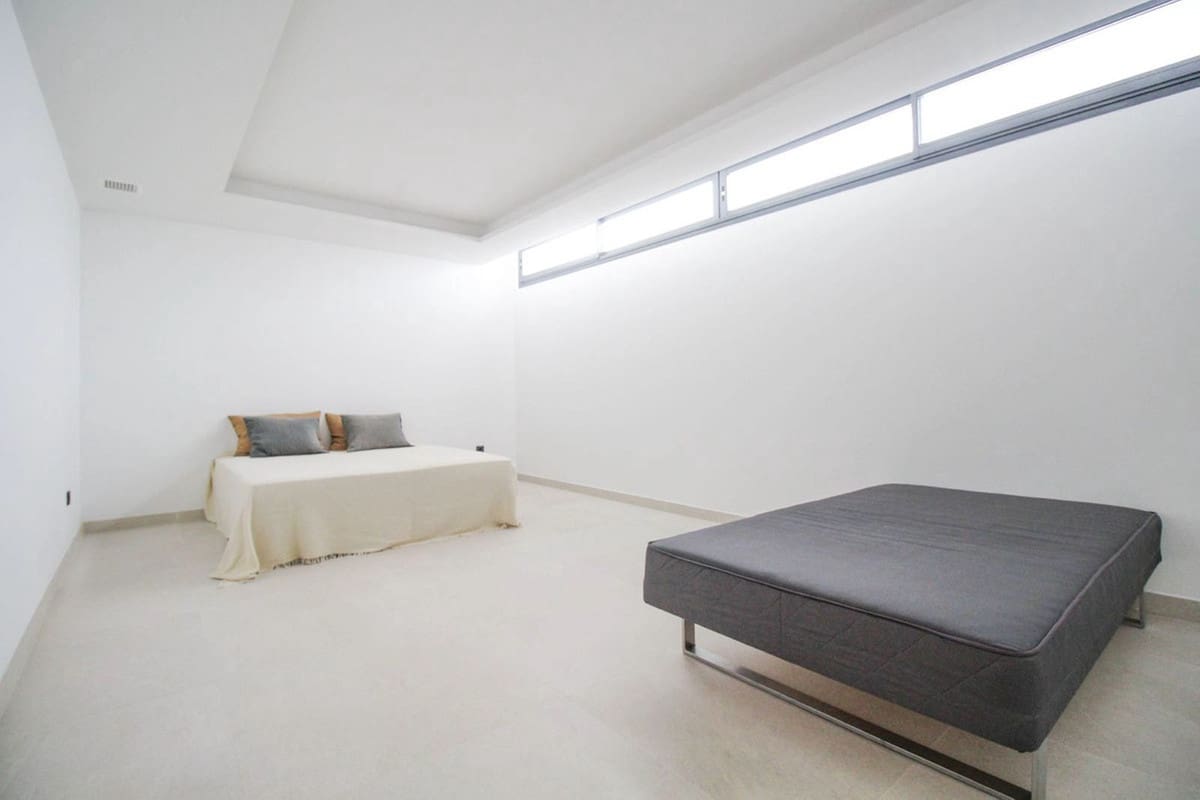 5 soveværelse Byhus til salg i Estepona med swimmingpool garage - € 2.000.000 (Ref: 6980243)