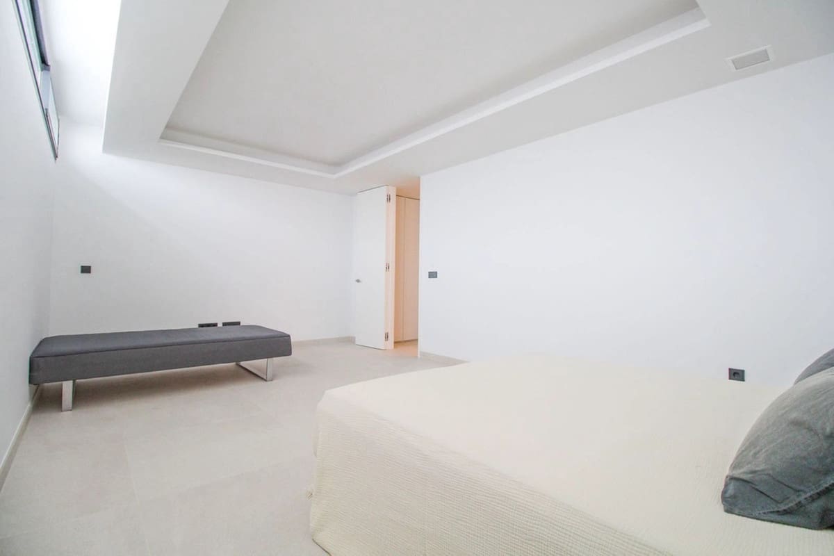 5 soveværelse Byhus til salg i Estepona med swimmingpool garage - € 2.000.000 (Ref: 6980243)