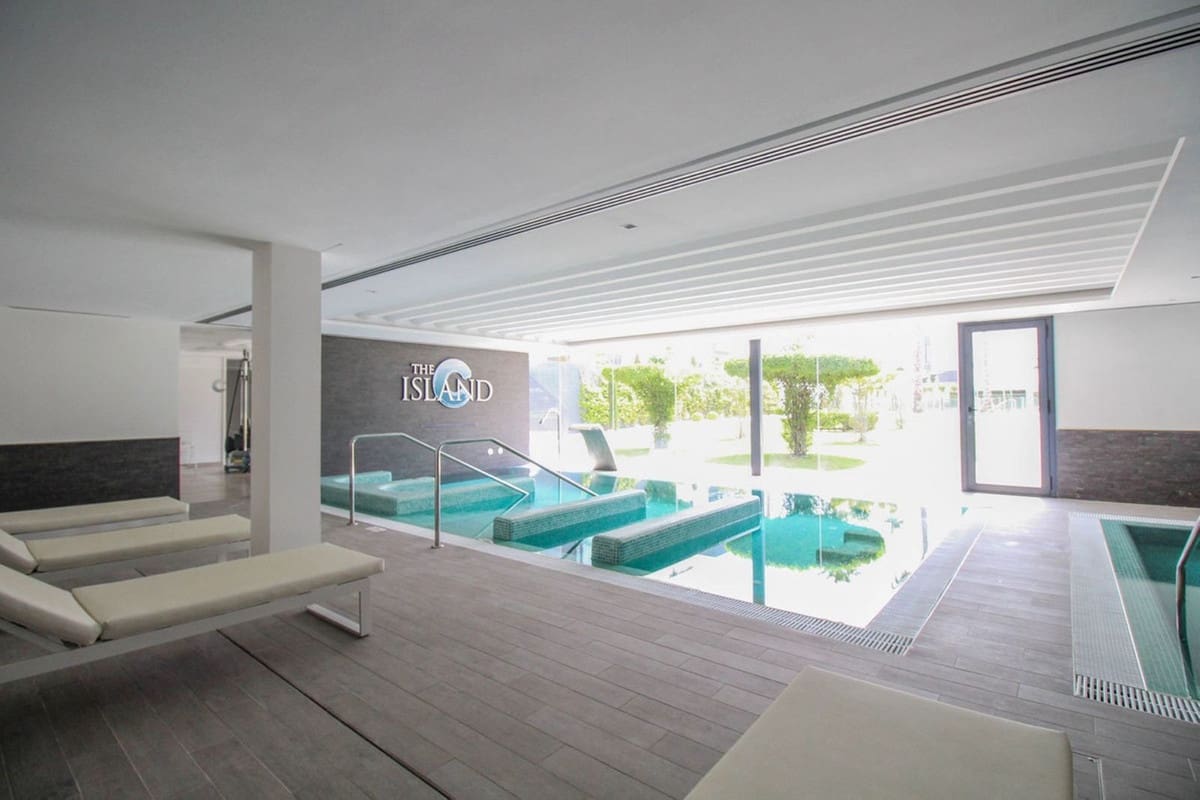 5 soveværelse Byhus til salg i Estepona med swimmingpool garage - € 2.000.000 (Ref: 6980243)