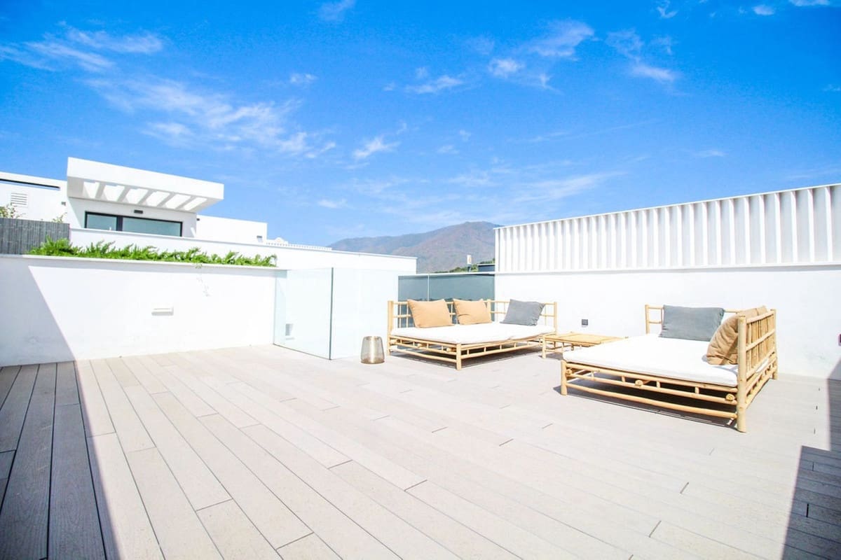 5 soveværelse Byhus til salg i Estepona med swimmingpool garage - € 2.000.000 (Ref: 6980243)