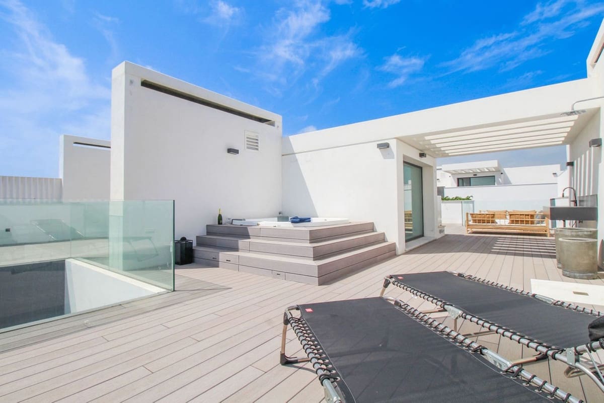 5 soveværelse Byhus til salg i Estepona med swimmingpool garage - € 2.000.000 (Ref: 6980243)