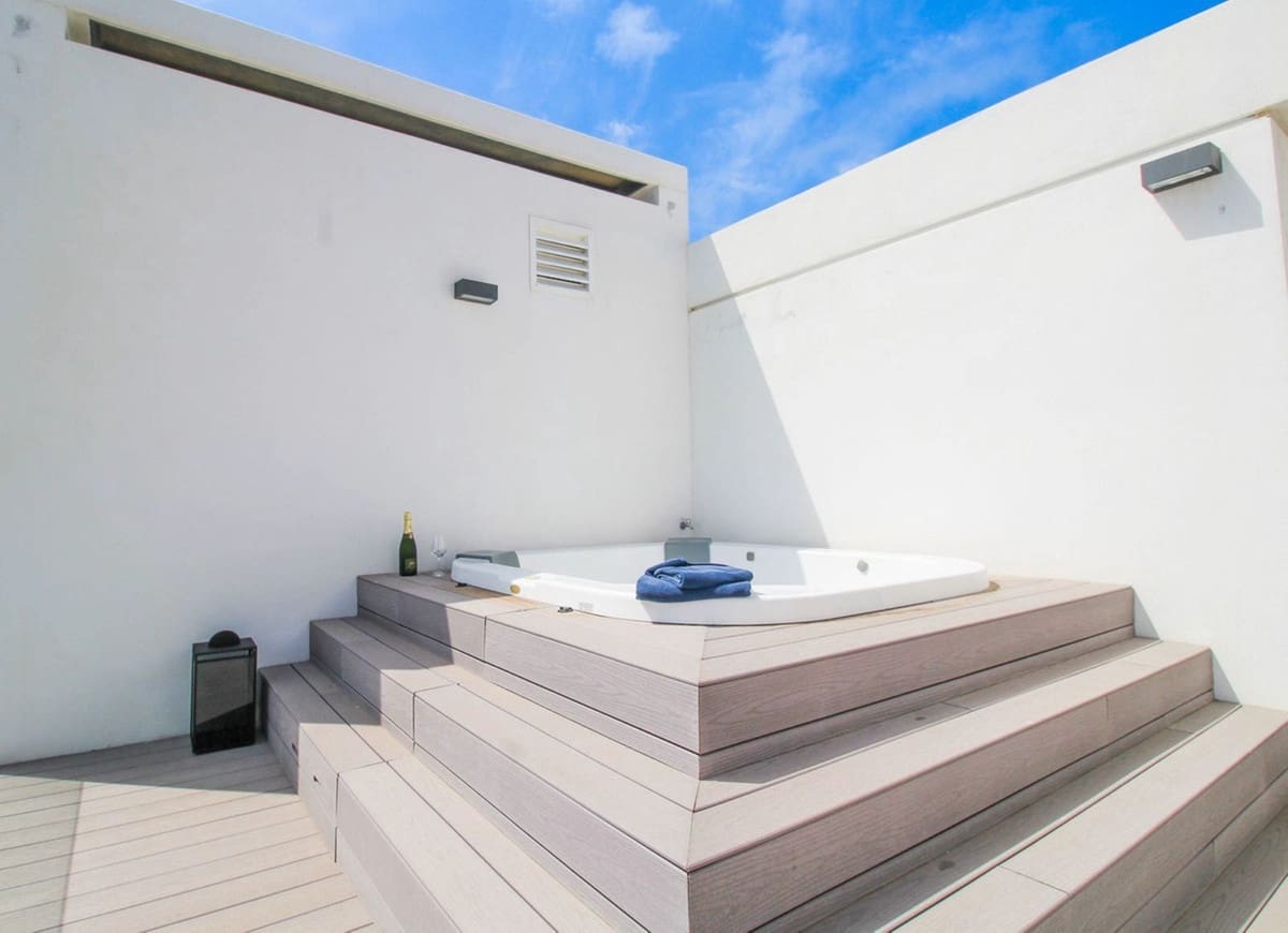 5 soveværelse Byhus til salg i Estepona med swimmingpool garage - € 2.000.000 (Ref: 6980243)