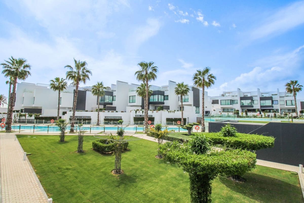 5 soveværelse Byhus til salg i Estepona med swimmingpool garage - € 2.000.000 (Ref: 6980243)