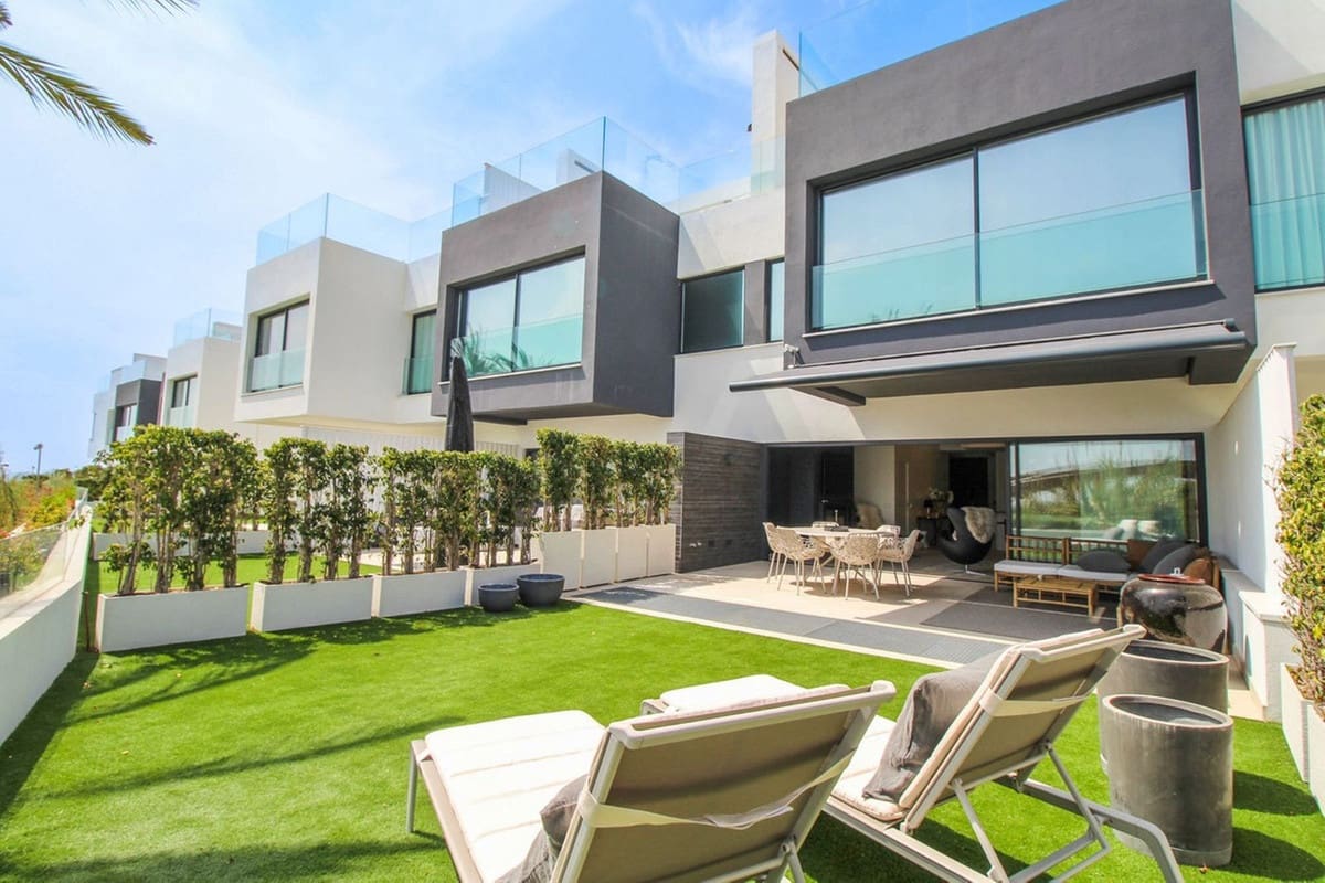 5 soveværelse Byhus til salg i Estepona med swimmingpool garage - € 2.000.000 (Ref: 6980243)